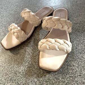 Time & Tru Cream White Sandals